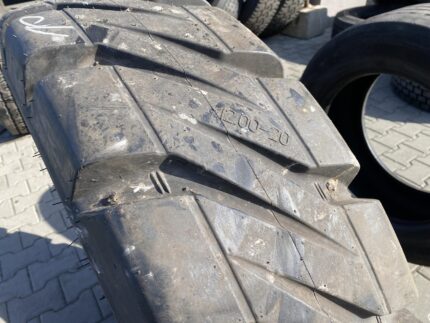 Opona przemysłowa   GENERAL UGS   Bieżnika