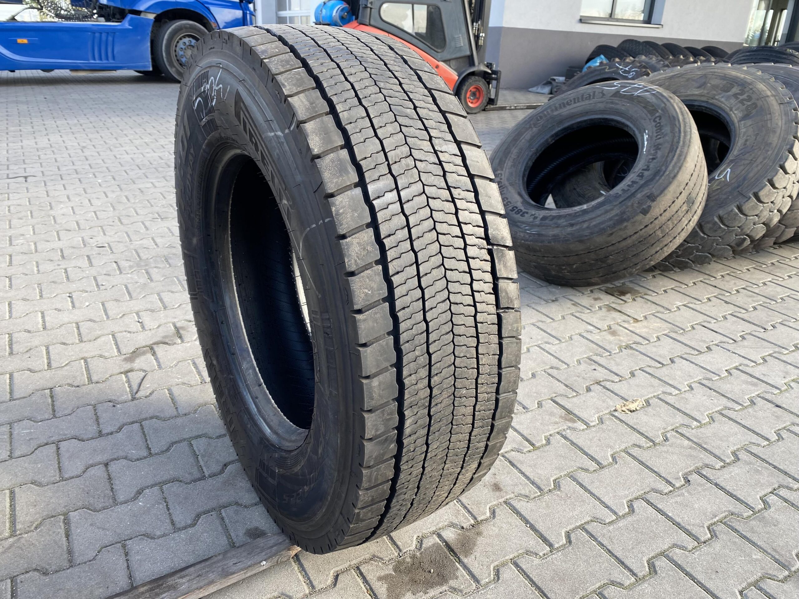 315/70R22.5 PIRELLI TH:01 PROWAY / 13-14mm PIRELLI TH PROWAY