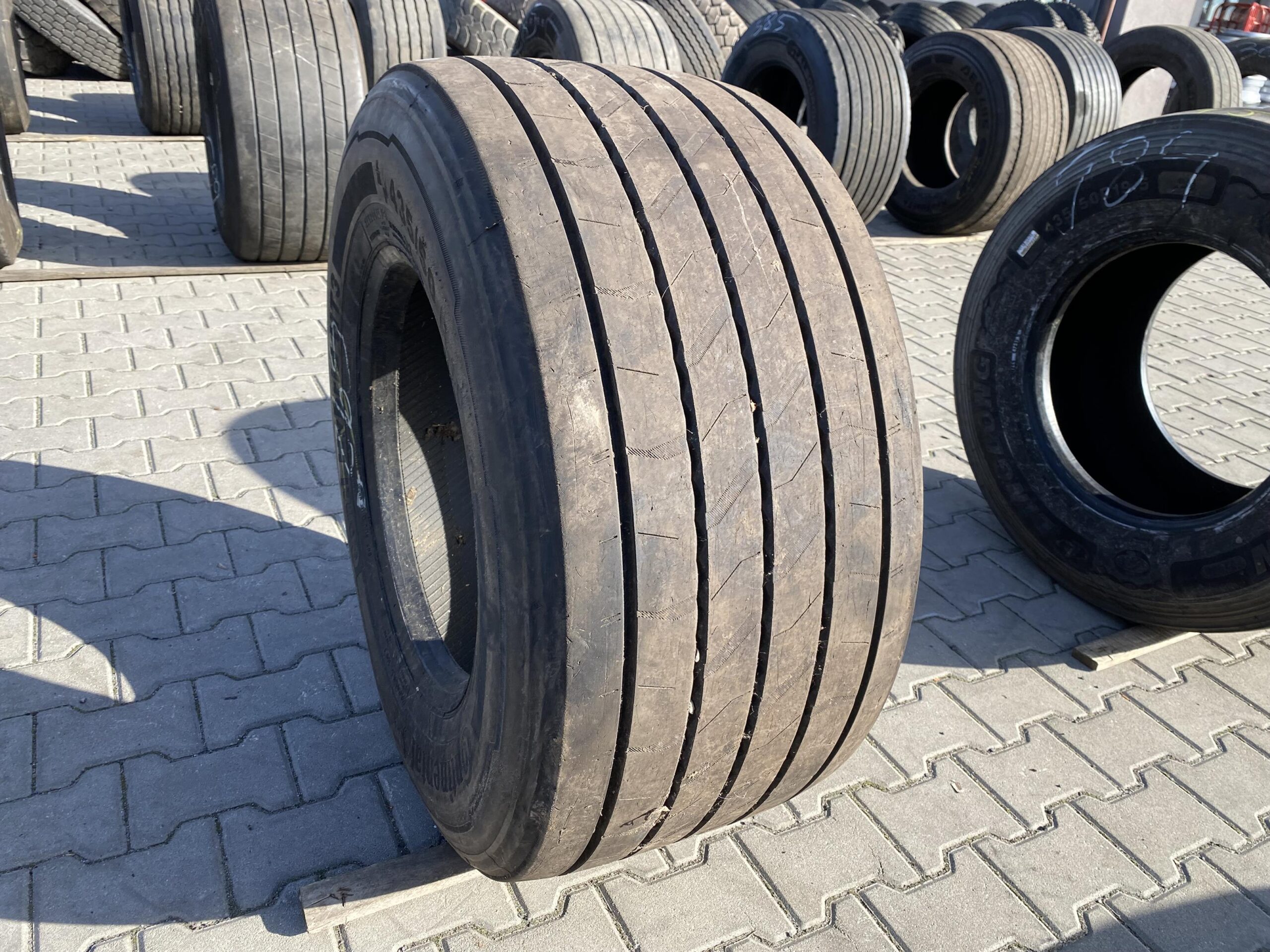 435/50R19.5 CONTINENTAL CONTI HYBRID HT3 / 13mm CONTINENTAL CONTI HYBRID HT