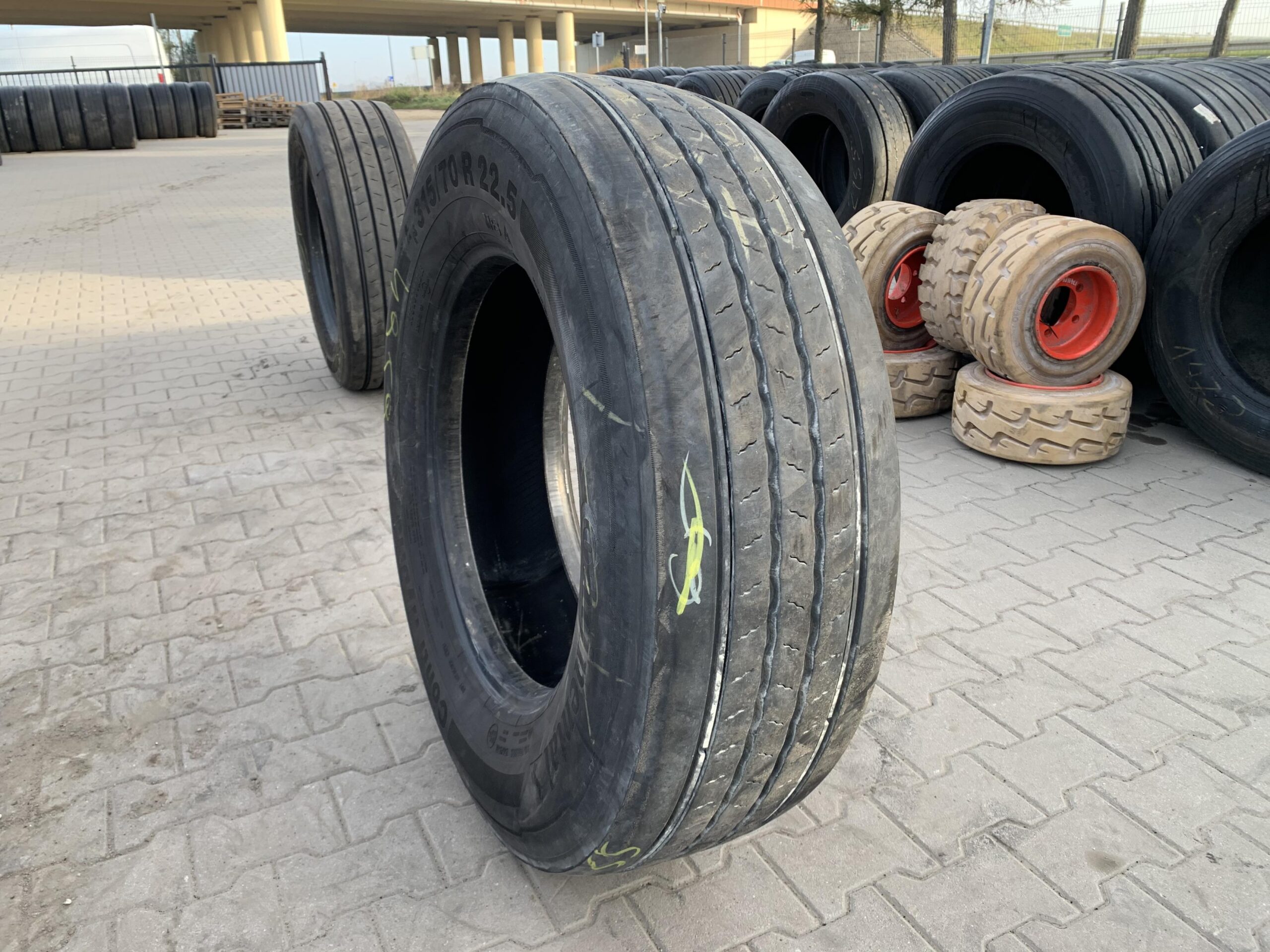 315/70R22.5 CONTINENTAL CONTI HYBRID HS3+ / 9-10mm CONTINENTAL CONTI HYBRID HS