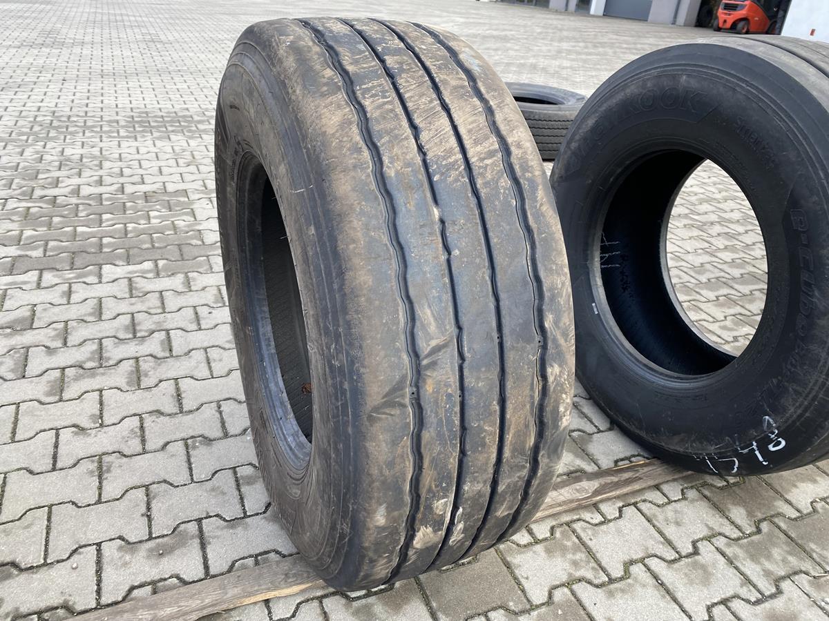 Używane opony do ciężarówek 385/65R22.5 ARMSTRONG ATH11 / 8-9mm Używane opony do ciężarówek 385/65R22.5 ARMSTRONG ATH11 / 8-9mm