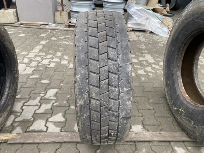 Używane opony do ciężarówek 295/60R22.5 TRUCKSTAR TH DRIVE 2 / 5-6mm