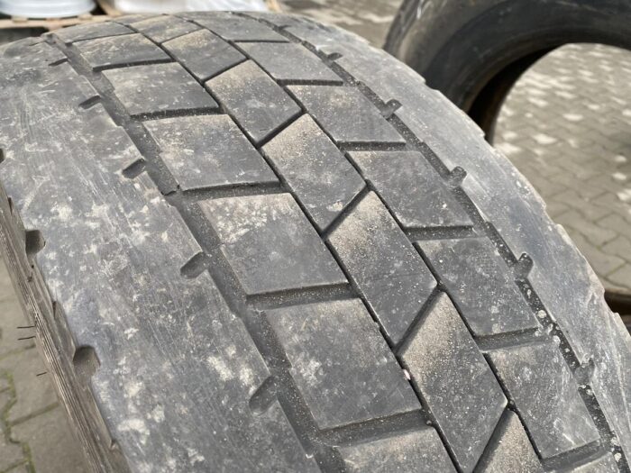 Używane opony do ciężarówek 295/60R22.5 TRUCKSTAR TH DRIVE 2 / 5-6mm