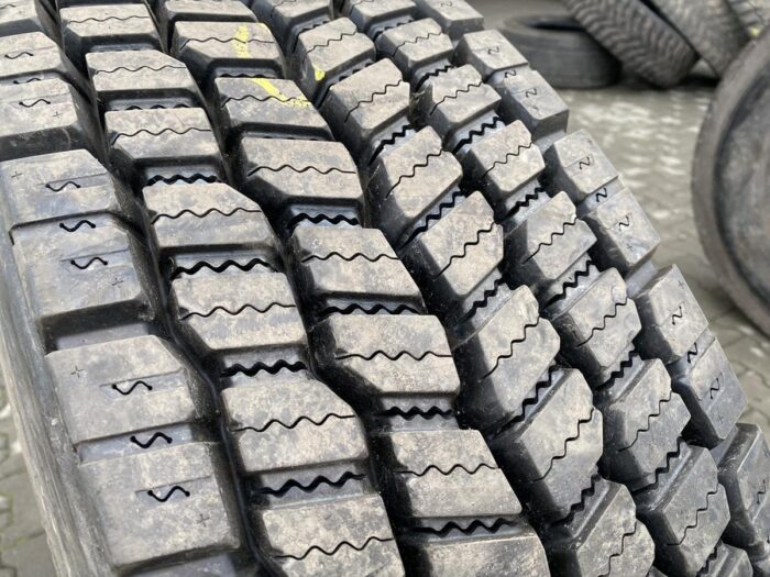 Używane opony do ciężarówek 315/80R22.5 BIEŻNIKOWANA TYP CONTINENTAL SCANDINAVIA HD3 / 100% Bieżnika