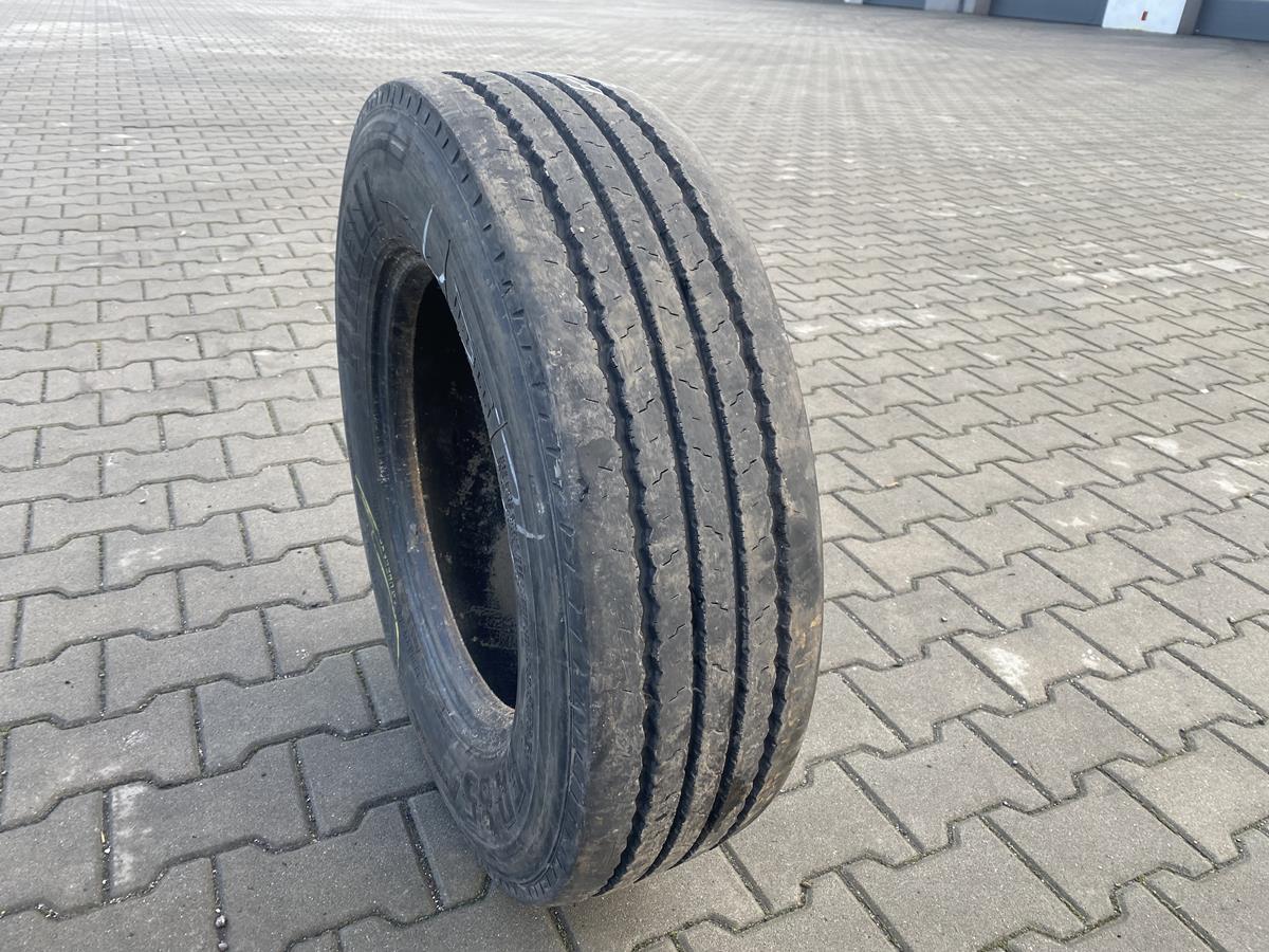 Używane opony do ciężarówek 215/75R17.5 PIRELLI FR85 AMARANTO / 8-9mm Używane opony do ciężarówek 215/75R17.5 PIRELLI FR85 AMARANTO / 8-9mm