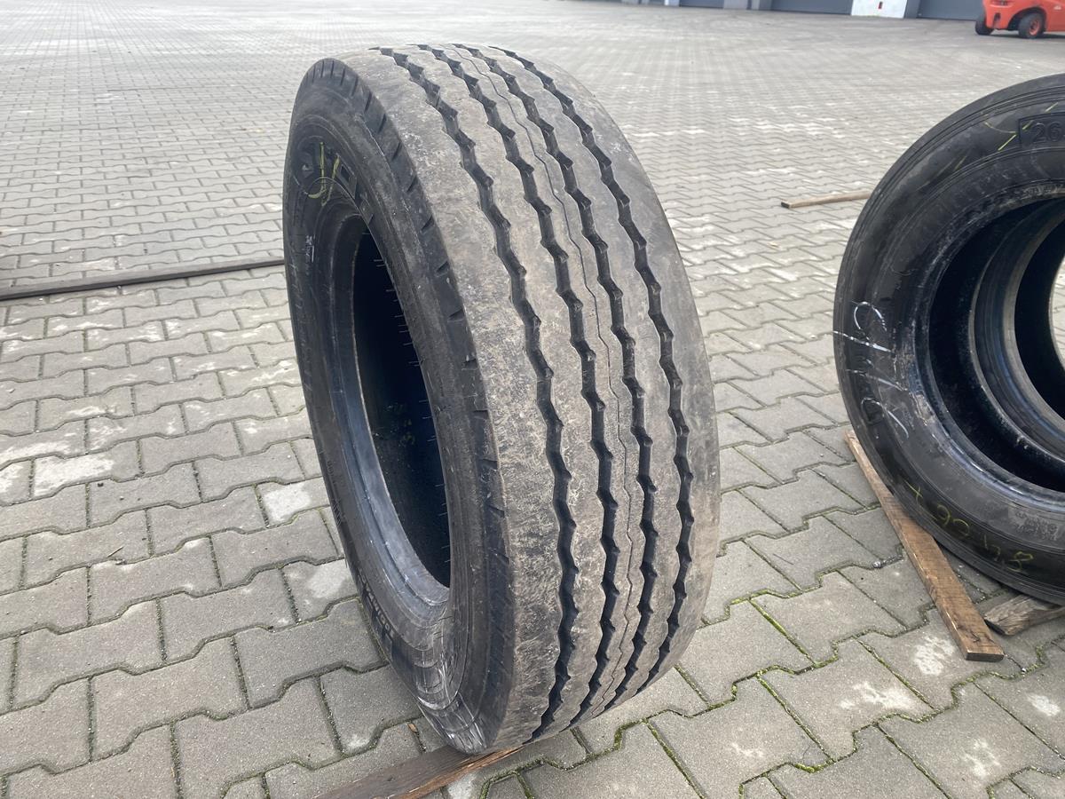 Używane opony do ciężarówek 265/70R19.5 PIRELLI ST:01 / 12-13mm Używane opony do ciężarówek 265/70R19.5 PIRELLI ST:01 / 12-13mm