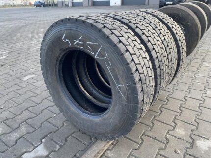Używane opony do ciężarówek 235/75R17.5 HANKOOK DH05 / 10-12mm