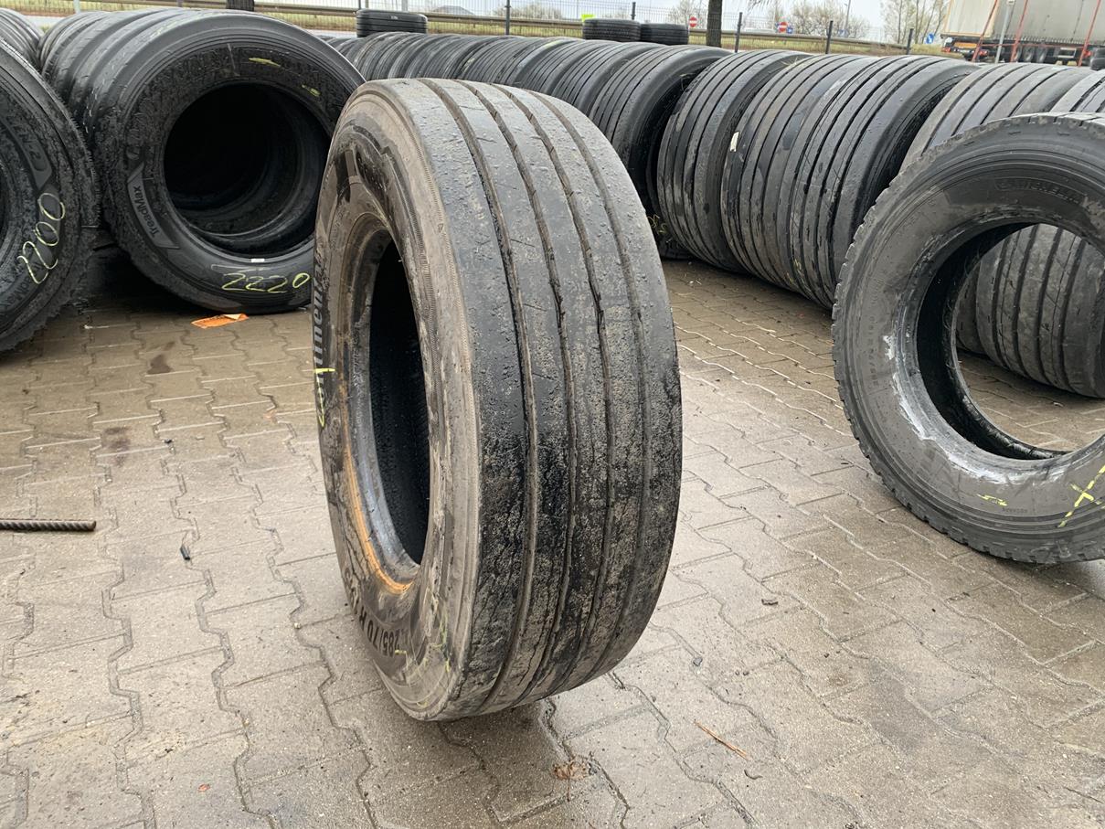 Używane opony do ciężarówek 285/70R19.5 CONTINENTAL CONTI HYBRID HT3 / 10-11mm Używane opony do ciężarówek 285/70R19.5 CONTINENTAL CONTI HYBRID HT3 / 10-11mm