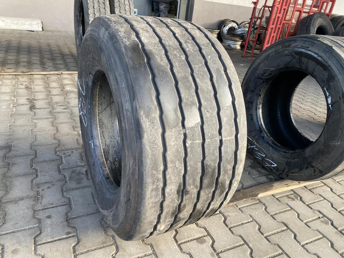 Używane opony do ciężarówek 445/45R19.5 HANKOOK SMART FLEX TH31 / 8-9mm Używane opony do ciężarówek 445/45R19.5 HANKOOK SMART FLEX TH31 / 8-9mm