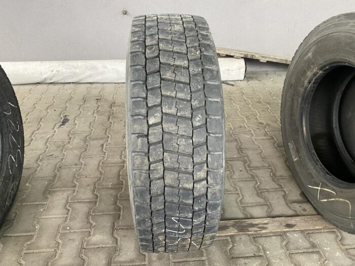 Używane opony do ciężarówek 315/70R22.5 BIEŻNIKOWANA TYP BRIDGESTONE M729 / 12-13mm