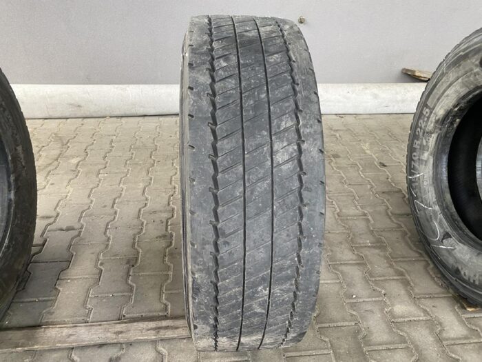 Używane opony do ciężarówek 315/70R22.5 BARUM BD200 ROAD / 7-9mm