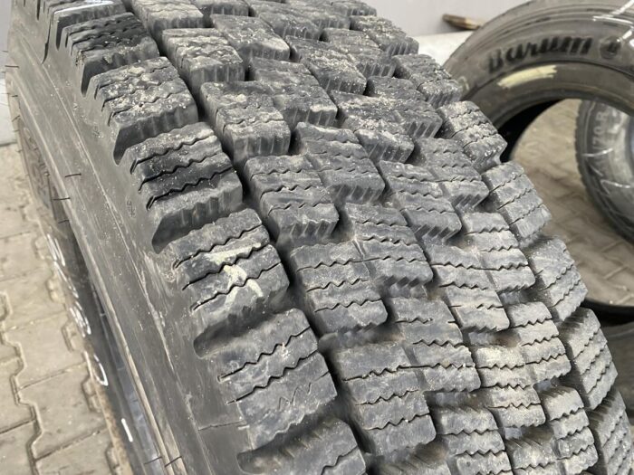 Używane opony do ciężarówek 315/70R22.5 NOKIAN HAKKAPELIITTA TRUCK D / 18mm