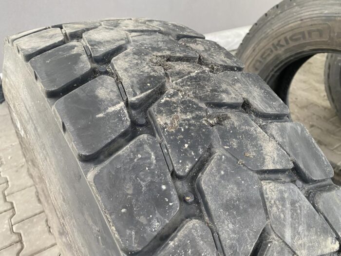 Używane opony do ciężarówek 315/70R22.5 BIEŻNIKOWANA TYP PIRELLI TG:01 / 12-13mm