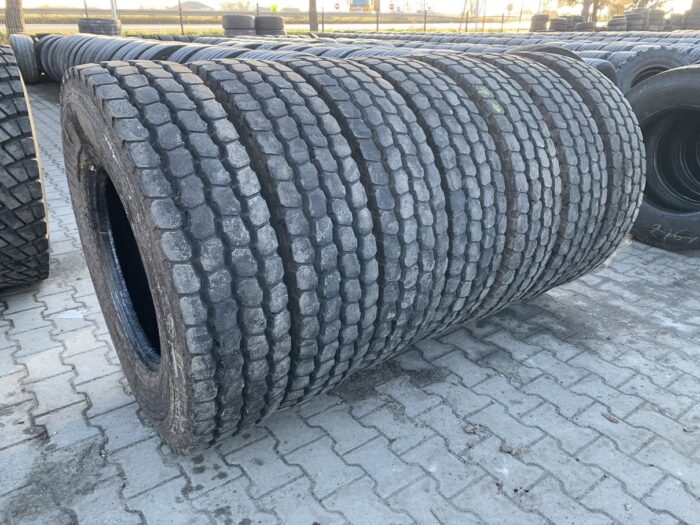 Używane opony do ciężarówek 12R22.5 CONTINENTAL HSC1 / 15-17mm