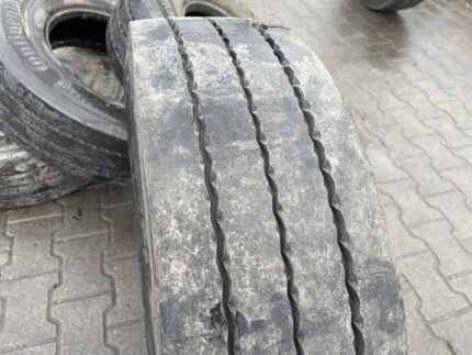 Używane opony do ciężarówek 235/75R17.5 CONTINENTAL HTR2 / 8-9mm