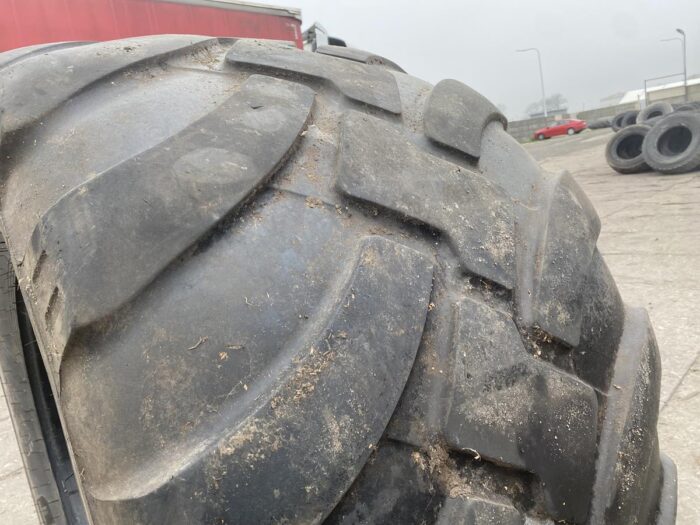 Opony do przyczepy rolniczej 750/45R26.5 BKT FL630 SUPER / 80% bieżnika