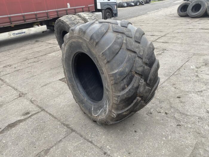 Opony do przyczepy rolniczej 750/45R26.5 BKT FL630 SUPER / 80% bieżnika