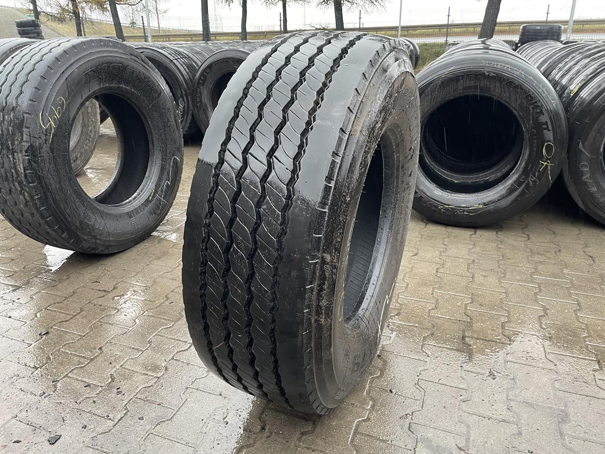 Używane opony do ciężarówek 385/65R22.5 BRIDGESTONE R179 AS / 14-15mm Używane opony do ciężarówek 385/65R22.5 BRIDGESTONE R179 AS / 14-15mm