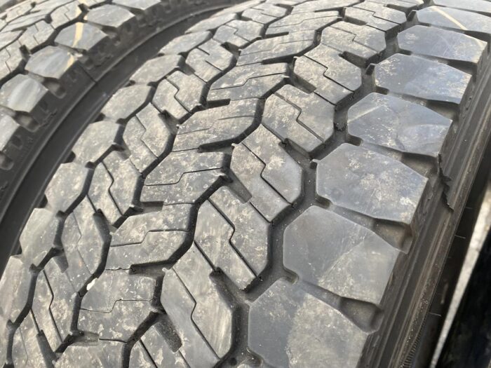 Używane opony do ciężarówek 265/70R19.5 MICHELIN X MULTI D / 7mm
