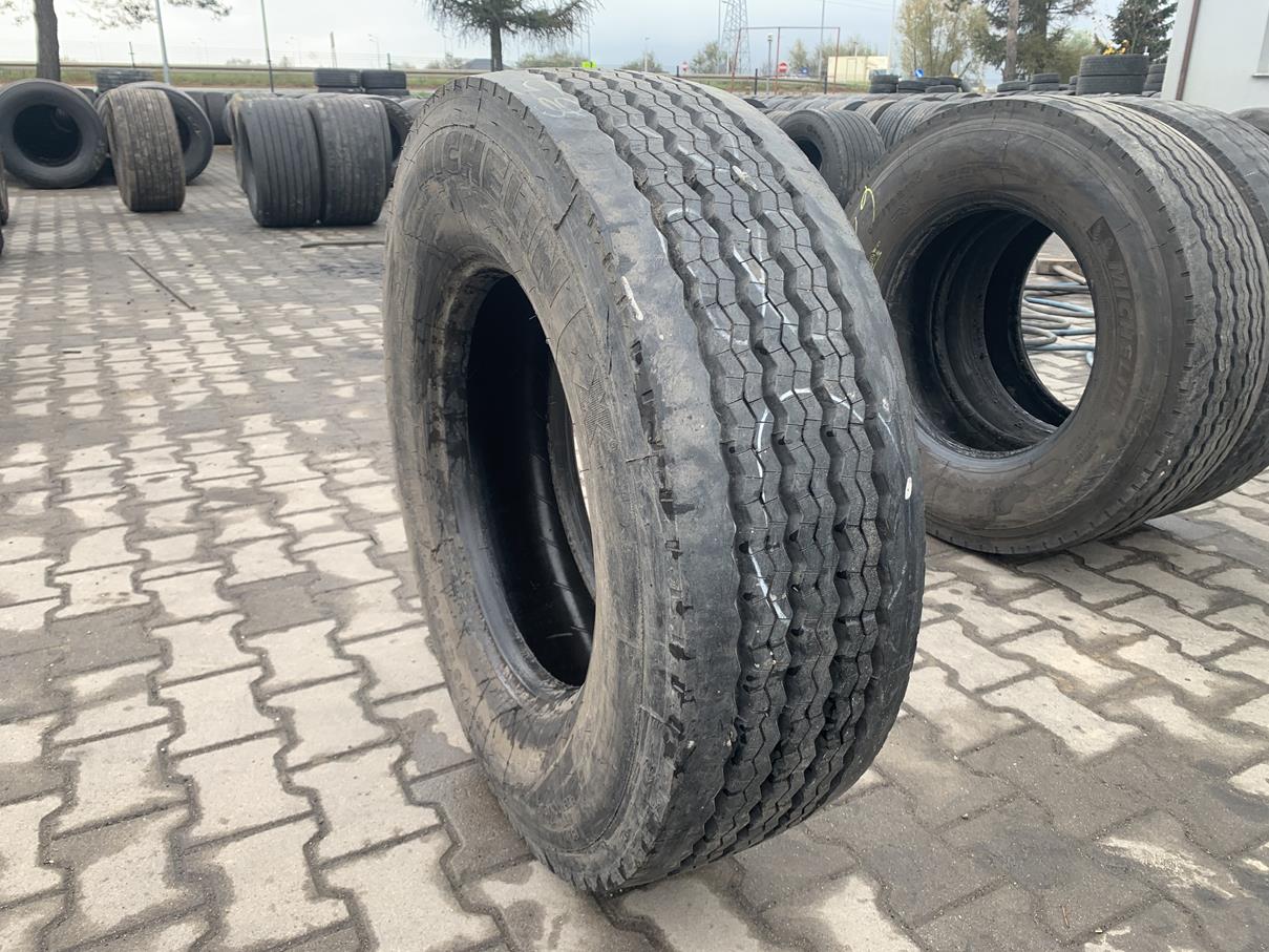 285/70R19.5 MICHELIN XTE2 / 12-13mm MICHELIN XTE