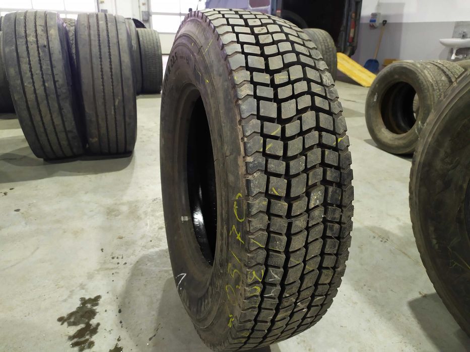 305/70R22.5 BIEŻNIKOWANA BANDAG / 17-18mm BIEŻNIKOWANA BANDAG
