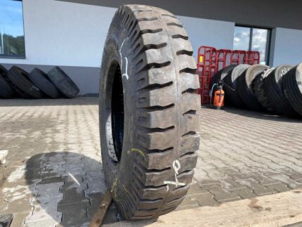  Opona do maszyn budowlanych  KUMHO POWELUG 