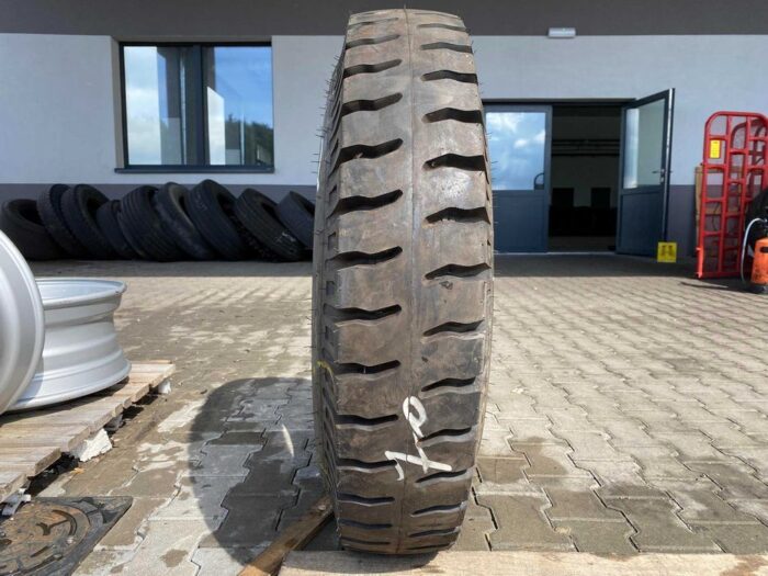 Opona do maszyn budowlanych  KUMHO POWELUG