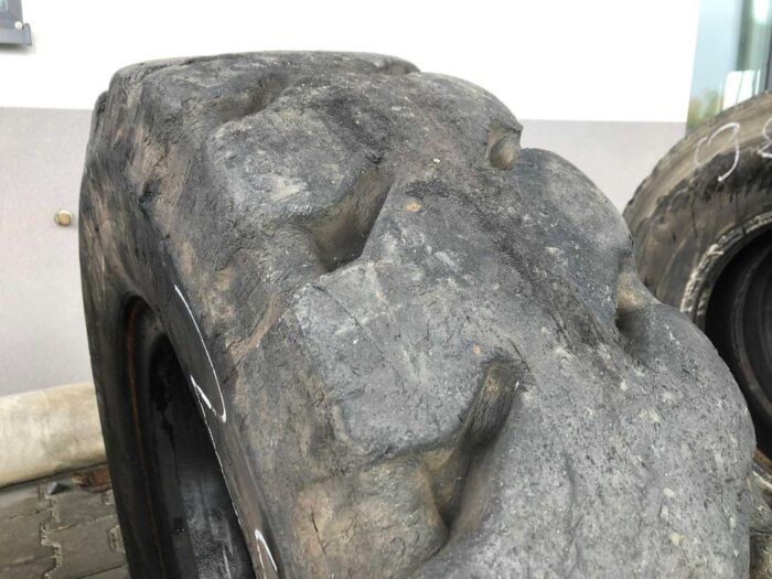 Opona przemysłowa do koparek MICHELIN X MINE D
