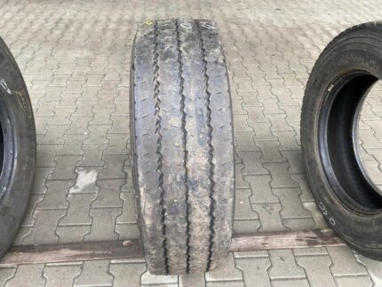 Używane opony do ciężarówek 275/70R22.5 PIRELLI MC88 II AMARANTO / 9-10mm