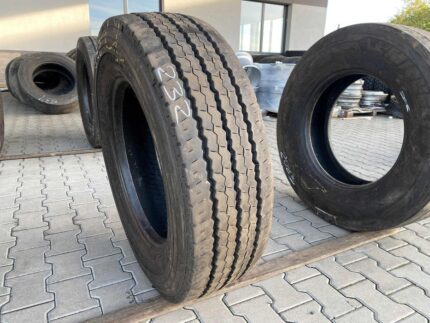 Używane opony do ciężarówek 275/70R22.5 PIRELLI MC88 II AMARANTO / 15-16mm