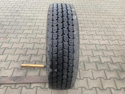 Używane opony do ciężarówek 275/70R22.5  BIEŻNIKOWANA TYP RECAMIC XDA4S  14-17mm