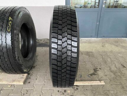Używane opony do ciężarówek 295/80R22.5 BIEŻNIKOWANA TYP KOSTKA / 20mm