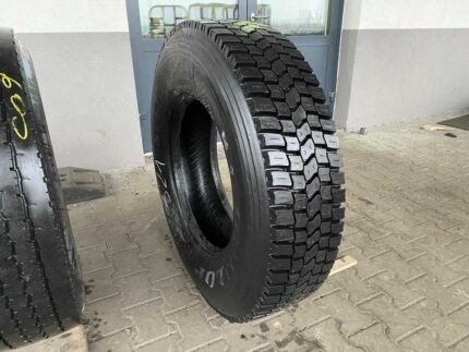 Używane opony do ciężarówek 295/80R22.5 BIEŻNIKOWANA TYP KOSTKA / 20mm