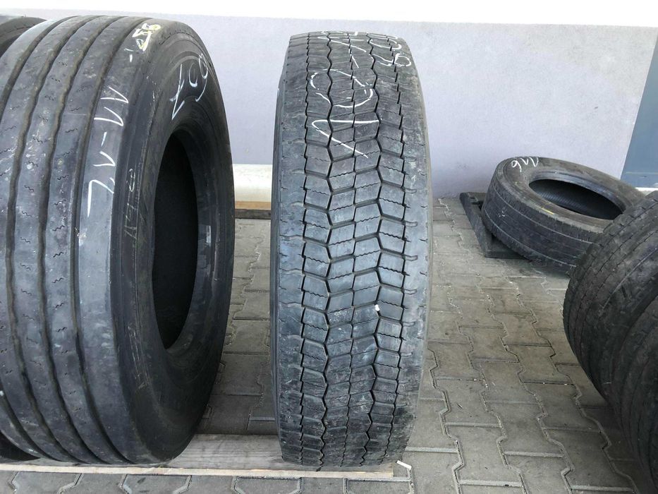 Używane opony do ciężarówek 295/80R22.5 BIEŻNIKOWANE TYP RECAMIC XW4S / 10-12mm Używane opony do ciężarówek 295/80R22.5 BIEŻNIKOWANE TYP RECAMIC XW4S / 10-12mm