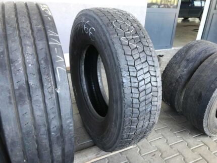 Używane opony do ciężarówek 295/80R22.5 BIEŻNIKOWANE TYP RECAMIC XW4S / 10-12mm