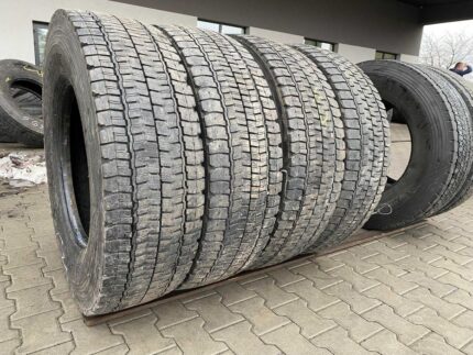Używane opony do ciężarówek 295/80R22.5 BRIDGESTONE W990 STUDLESS SNOW / 10-11mm