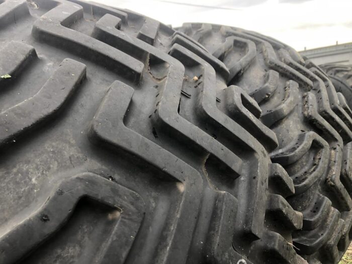 Opony do przyczepy rolniczej 440/50R17BKT TRAC SUPER / 90% bieżnika