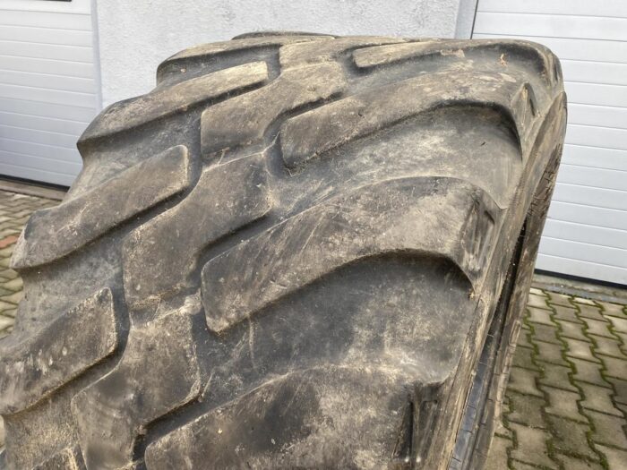 Opony do przyczepy rolniczej 600/55R26.5 BKT FL630 SUPER / 60% bieżnika