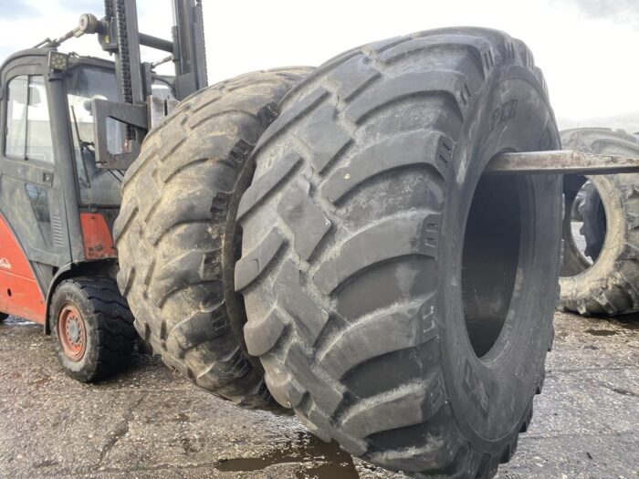 Opony do przyczepy rolniczej 750/60R30.5 BKT FL630 SUPER / 70% bieżnika
