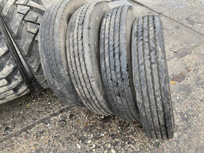 Opony do przyczepy rolniczej 6.50R16 BRIDGESTONE / 99% bieżnika