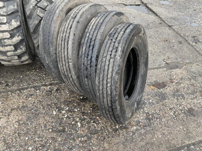 Opony do przyczepy rolniczej 6.50R16 BRIDGESTONE / 99% bieżnika