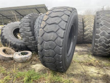 Opony do cystern 17.5R25 BKT EARTH MAX SR30 / 40% bieżnika