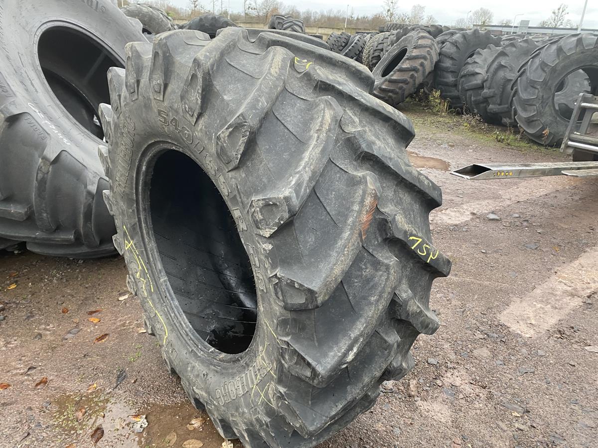 Opony rolnicze 540/65R28 TRELLEBORG TM800 / 80% bieżnika Używane opony rolnicze 540/65R28 TRELLEBORG TM800 / 80% bieżnika