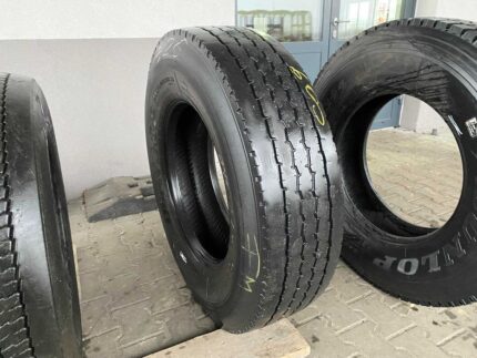 Używane opony do ciężarówek 295/80R22.5 DUNLOP SP362 / 7-9mm