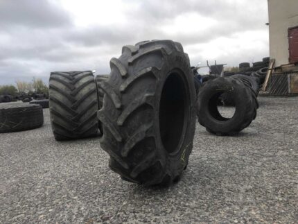  Opony do przyczepy rolniczej 280/70R18 BKT AGRIMAX / 70% BIEŻNIKA