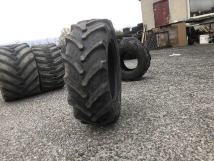 Opony do przyczepy rolniczej 280/70R18 BKT AGRIMAX / 70% BIEŻNIKA