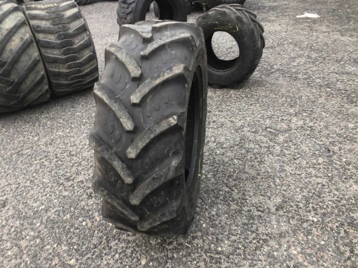 Opony do przyczepy rolniczej 280/70R18 BKT AGRIMAX / 70% BIEŻNIKA