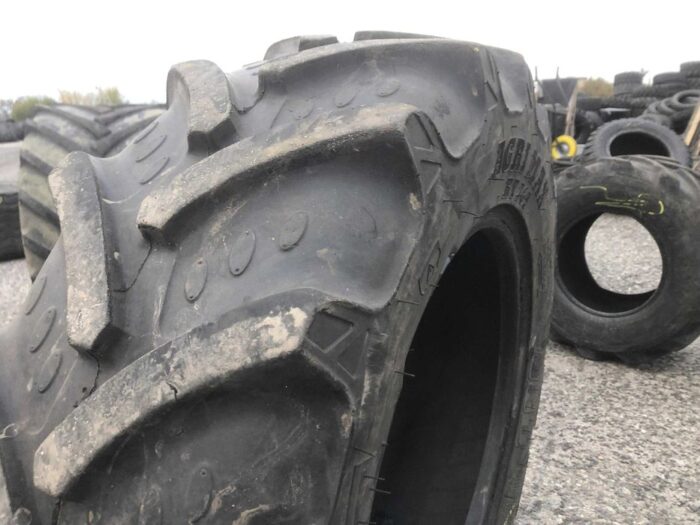 Opony do przyczepy rolniczej 280/70R18 BKT AGRIMAX / 70% BIEŻNIKA