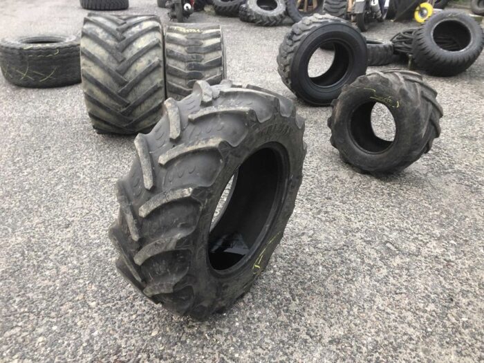 Opony do przyczepy rolniczej 280/70R18 BKT AGRIMAX / 70% BIEŻNIKA