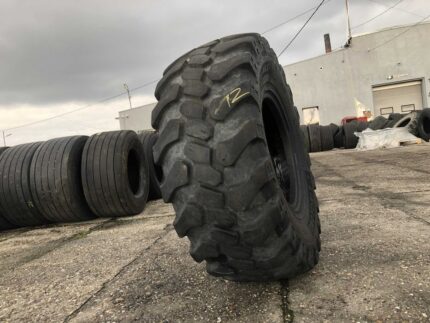 Opony do maszyn przemysłowych 405/70R18 LINGLONG STRONG MAX LR400 / 95% BIEŻNIKA